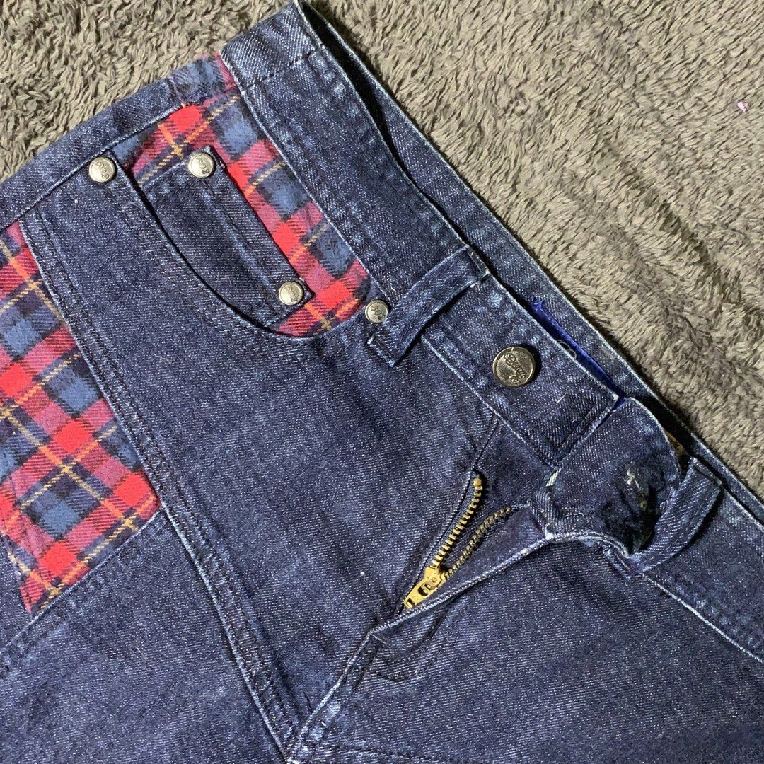 plaid patchwork asymmetrical micro mini skirt y2k denim skirt 2000s (Category: Skirts) located in Arayat. Submitted by capymelon (Listing ID 1463353171, Image 3). Description: ykk zip, high quality waist : 29” length : 12” rise : mid (minimal discrepancies in measurements may occur) issue : none color may vary due to lighting items are negotiable but no lowballing send me a message if interested! 📥 📍pampanga j&t courier sf is ₱54-₱84 .