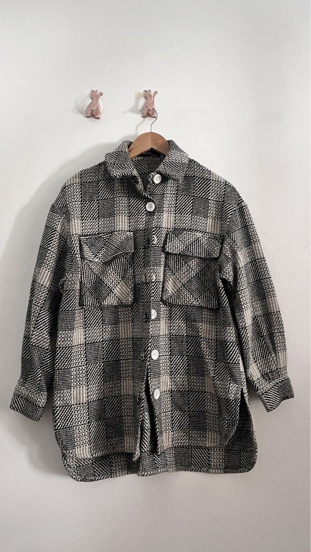 Plaid Tweed Long sleeve Unisex (Category: Coats, Jackets and Outerwear) located in Manila. Submitted by damit.ch (Listing ID 1463475291, Image 1). Description: Width: 42 inches Length: 28 inches - Oversized plaid shacket - Button-up front - Two chest pockets - Cozy and warm feel - Ideal for layering - Versatile: wear open or closed.