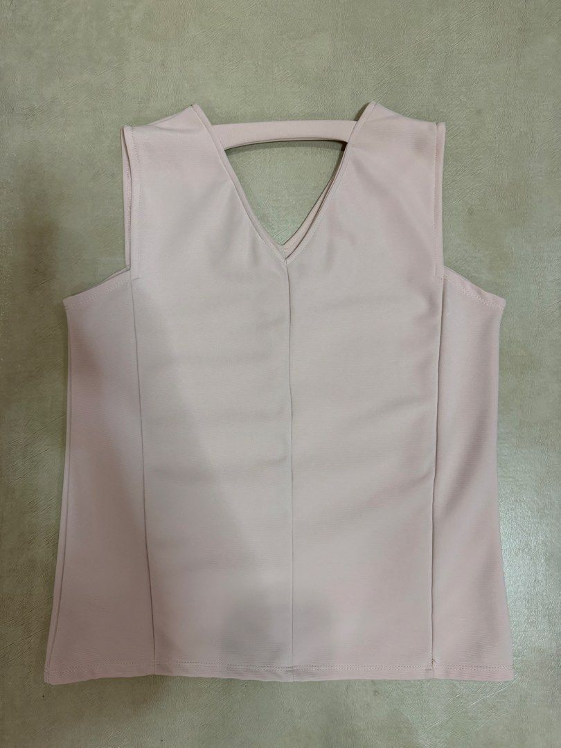 Plains & Prints Plain Vneck Sleeveless Blouse (Category: Blouses) located in Manila. Submitted by abigailyao21949 (Listing ID 1463384389, Image 2). Description: Plains & Prints Plain Vneck Sleeveless Blouse •Size: M •Color: Light Peach •Style: Plain Vneck Sleeveless Blouse •In good condition •Barely used.