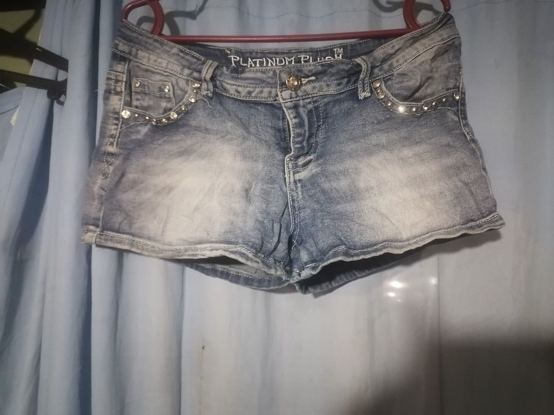 PLATINUM PLUSH MICRO SHORT (Category: Shorts) located in San Carlos City. Submitted by apyogone (Listing ID 1463554492, Image 1). Description: Authentic PLATINUM PLUSH MICRO SHOT SIZE LARGE WAISTLINE 32 EXCELLENT CONDITION.