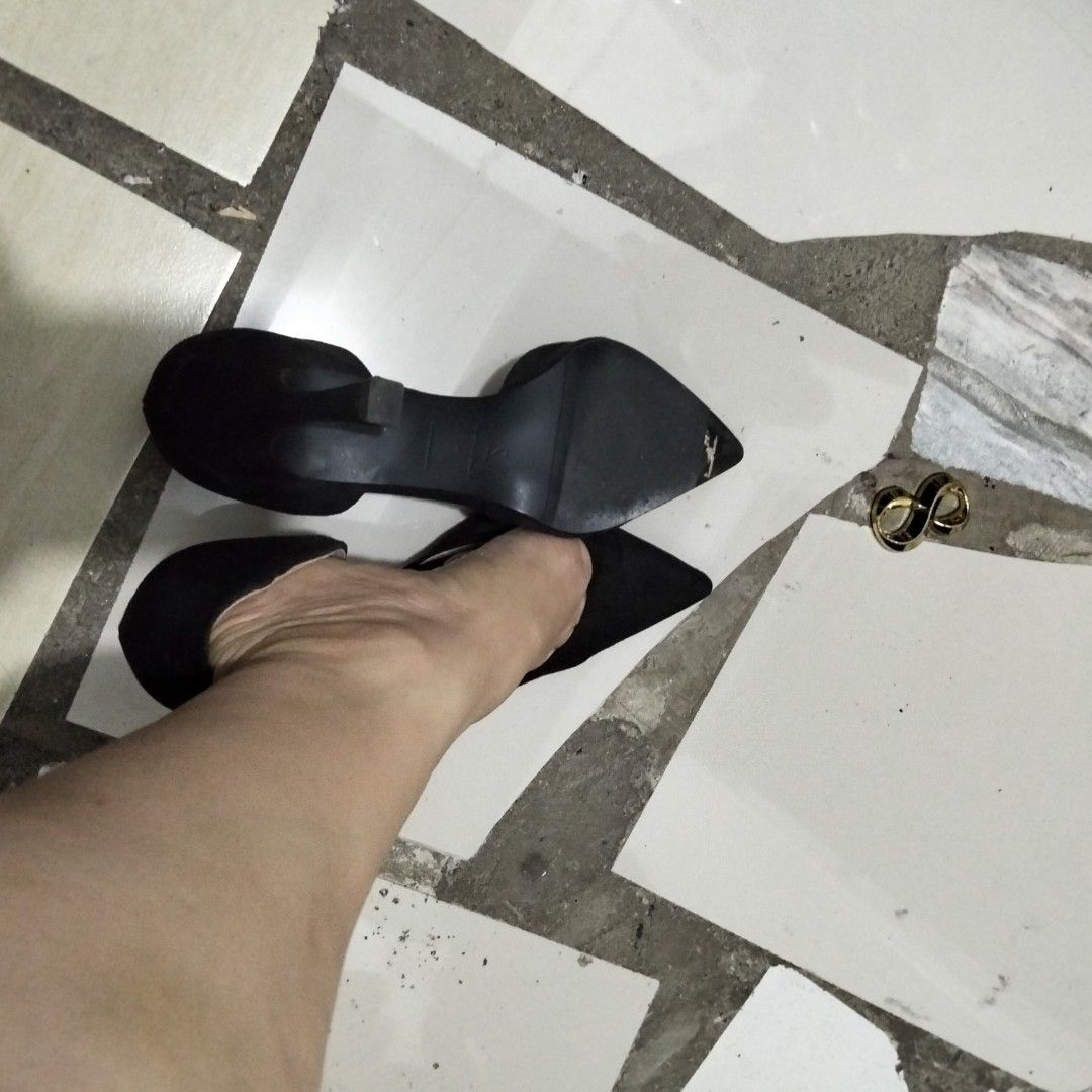 Pointed (Category: Heels) located in El Salvador. Submitted by francheskaukayukay (Listing ID 1463393986, Image 3). Description: .
