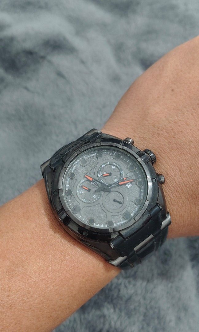 Police Raptor Chronograph (Category: Men's Watches) located in Cebu City. Submitted by aceoftime (Listing ID 1463499791, Image 2). Description: In good working condition Ref: 13092JSUB/61 Black ion-plated Chronograph in grey dial in rubber bracelet Watch only Our Guarantee: 💯 Authentic All watches are checked by our experienced technician to ensure good functionality Please manage your expectations since these are preloved watches some may show 