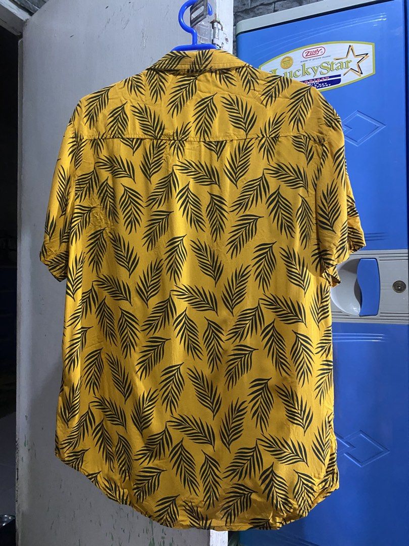 Polo Shirt Resort (Category: Tshirts & Polo Shirts ) located in Rizal. Submitted by kenrick_2003 (Listing ID 1463442102, Image 2). Description: Penshoppe Size: Medium Measurements Length: 27 Width: 22 Condition: Like new.