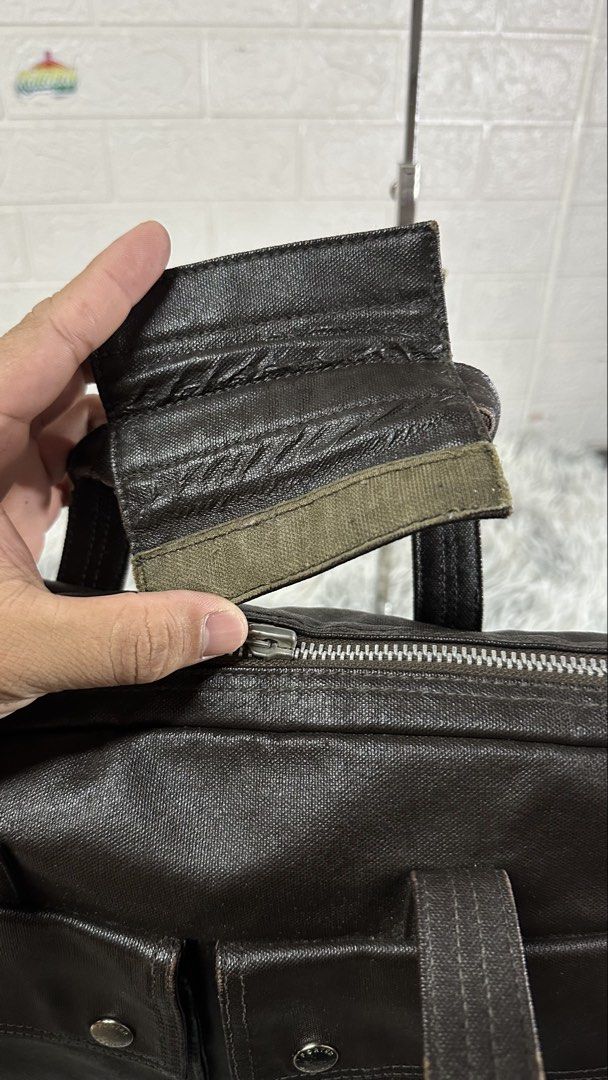 Porter Bag - Black - Briefcase/Shoulder Bag (Category: Luxury Bags & Wallets) located in Manila. Submitted by paulovenegaskalakal2020 (Listing ID 1463406164, Image 2). Description: For sale! Kalakal P*rter briefcase leather 2-way bag Porter Yoshida & co. Choco brown Large to XLarge 18 width x 13.5 length inches Sides- 2.5 inches Scratches Ink stains (inner) Sign of usage Good MINE 2,895 +sf.