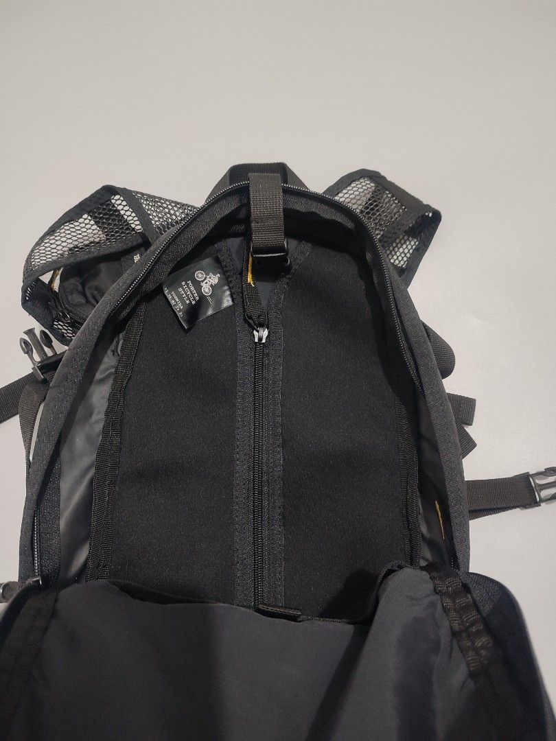 Porter Bicycle Backpack (Category: Backpacks) located in Lipa City. Submitted by gudoys_outdoor16 (Listing ID 1463489505, Image 3). Description: - Porter Black Backpack - Made with durable material - Features multiple compartments - Adjustable straps for comfort - Detachable pouch on the side - Excellent Condition 2500 Only.