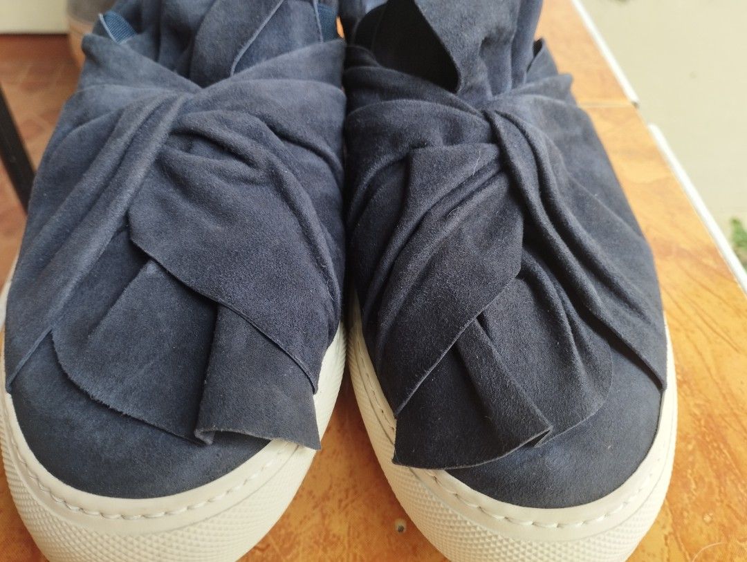 Ports Knotted Sneakers (Category: Sneakers) located in San Fernando. Submitted by nerosales (Listing ID 1463412779, Image 2). Description: Ports Knotted Suede Sneakers Made in Italy size 39 very good condition 1,950 pesos only SM City Pampanga Shipping: J&T Payment: Gcash NO COD / NO COP.