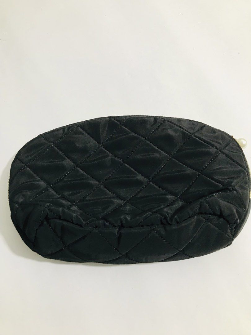POUCH (Category: Purses & Pouches) located in Gamu. Submitted by 2022bagsbunny (Listing ID 1463377740, Image 3). Description: .