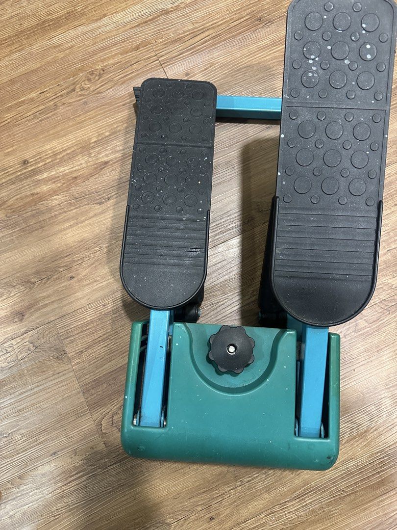 Power Stepper Mini Stepper Exercise Machine (Category: Cardio & Fitness Machines) located in Kuala Lumpur. Submitted by zarizar (Listing ID 1463530443, Image 1). Description: - Compact mini stepper for convenient home workouts. - Excellent for targeting leg and glute exercises. - Simple to use and easy to store away. - Shows minor scuff marks from normal use, but functions perfectly. - Ideal for getting your cardio done without leaving the house.