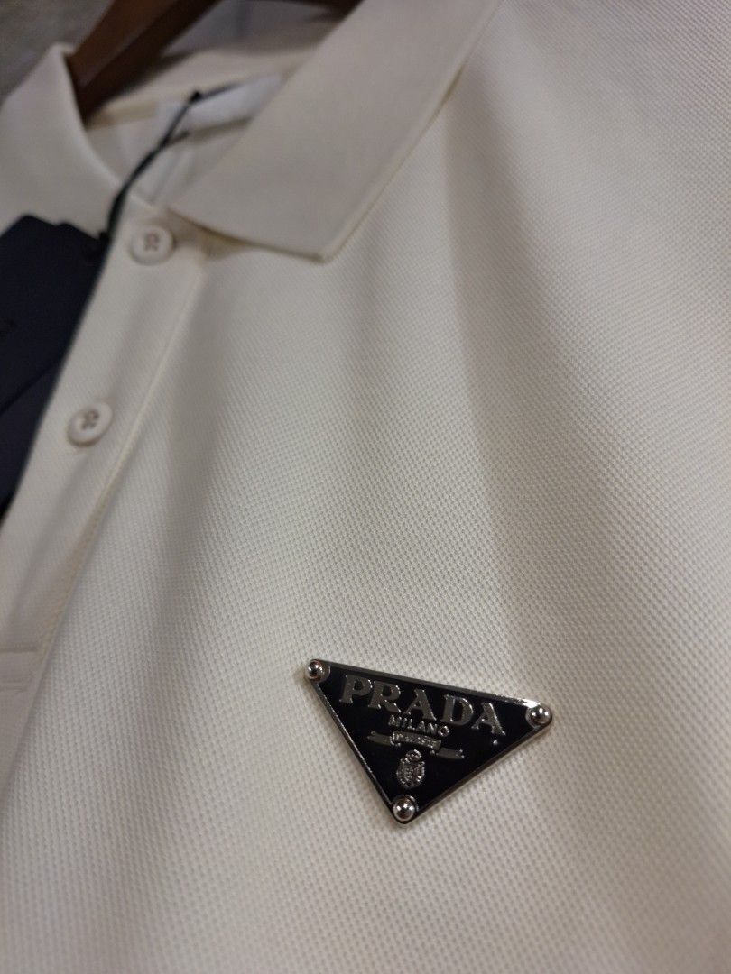 Prada poloshirt beige (Category: Tshirts & Polo Shirts ) located in Muntinlupa City. Submitted by kstefanomela14 (Listing ID 1463339808, Image 2). Description: prada poloshirts broken size sale Size 50 - 20.5 x 27 52 - 21.5 x28 54 - 22.5 x 29 56 - 23.5 x 30 Cod cop lbc lalamove.