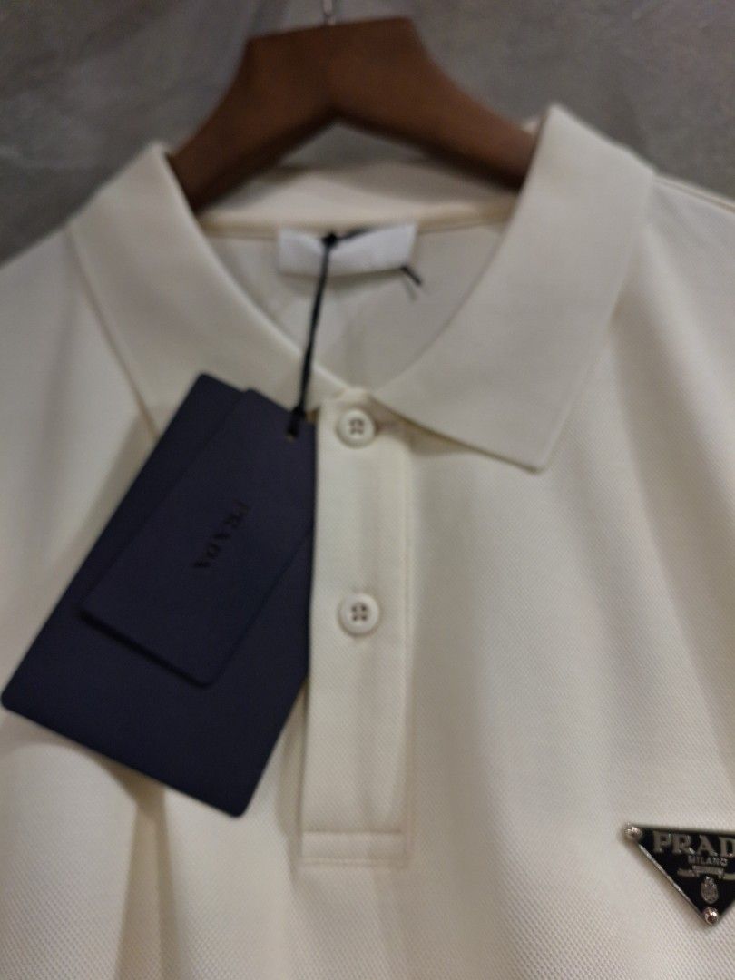 Prada poloshirt beige (Category: Tshirts & Polo Shirts ) located in Muntinlupa City. Submitted by kstefanomela14 (Listing ID 1463339808, Image 3). Description: prada poloshirts broken size sale Size 50 - 20.5 x 27 52 - 21.5 x28 54 - 22.5 x 29 56 - 23.5 x 30 Cod cop lbc lalamove.
