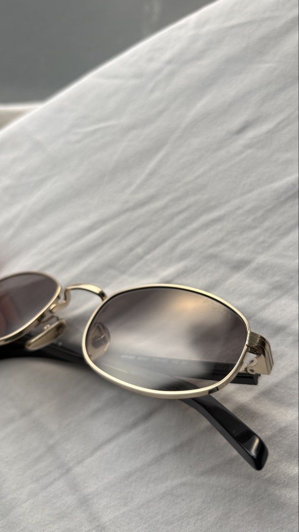 Prada PR B53 Men Sunglasses (Category: Sunglasses & Eyewear) located in Manila. Submitted by erljsh (Listing ID 1463415374, Image 2). Description: Rfs: di bagay sa outfits no box and receipt original, mabigat walang gasgas.