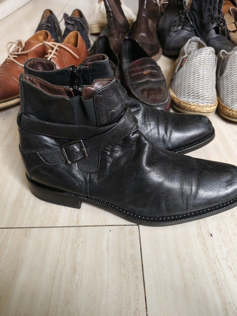 PRELOVED BLACK LEATHER ANKLE BOOTS 🖤 (Category: Casual Shoes) located in Marikina City. Submitted by amari.stylesph (Listing ID 1463328329, Image 3). Description: PRELOVED BLACK LEATHER ANKLE BOOTS 🖤 Edgy yet classy black leather ankle boots featuring buckle details and a stylish pointed-toe silhouette. ✨ Genuine leather upper (appears to be leather) ✨ Side zipper for easy wearing ✨ Stylish buckle accent ✨ Great for smart-casual, office, or eve