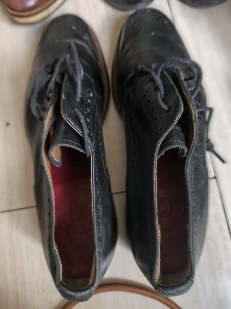 PRELOVED BLACK LEATHER ANKLE BOOTS 🖤 (Category: Casual Shoes) located in Marikina City. Submitted by amari.stylesph (Listing ID 1463328329, Image 1). Description: PRELOVED BLACK LEATHER ANKLE BOOTS 🖤 Edgy yet classy black leather ankle boots featuring buckle details and a stylish pointed-toe silhouette. ✨ Genuine leather upper (appears to be leather) ✨ Side zipper for easy wearing ✨ Stylish buckle accent ✨ Great for smart-casual, office, or eve
