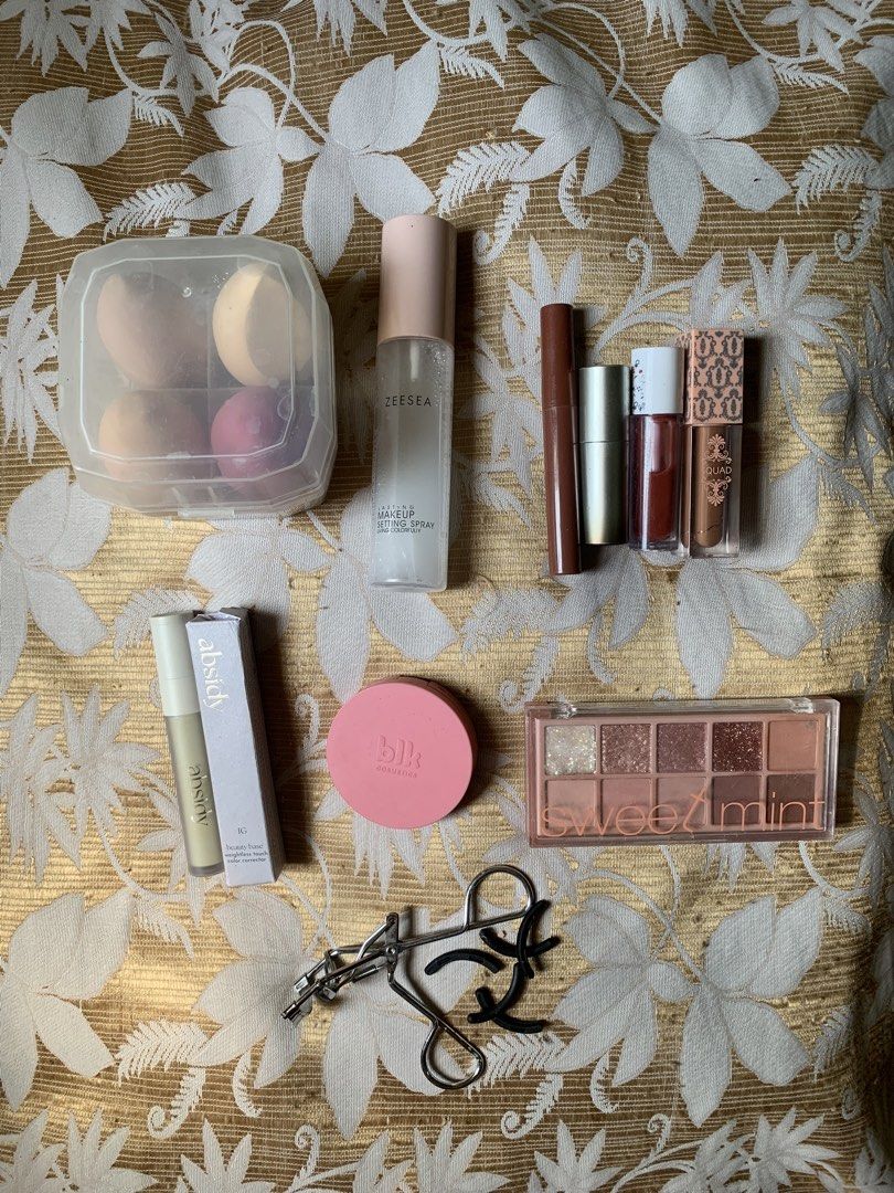 Preloved Makeups (Category: Makeup) located in Norzagaray. Submitted by prelovedbymarj_ (Listing ID 1463481315, Image 1). Description: ₱650 for take all.