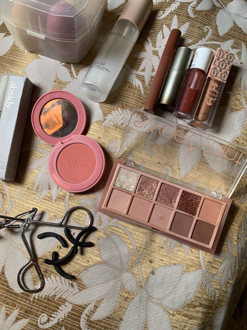 Preloved Makeups (Category: Makeup) located in Norzagaray. Submitted by prelovedbymarj_ (Listing ID 1463481315, Image 2). Description: ₱650 for take all.