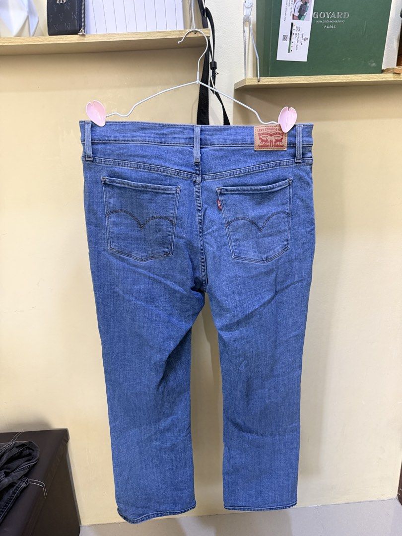 Preloved Original Levi’s Jeans (Category: Jeans) located in Manila. Submitted by raini3e (Listing ID 1463341488, Image 3). Description: Preloved 📍 Dasmariñas Shaping Boot cut - size 32.