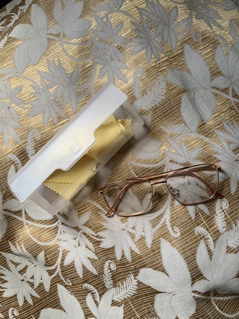 Preloved Photochromic Glasses (Category: Sunglasses & Eyewear) located in Norzagaray. Submitted by prelovedbymarj_ (Listing ID 1463479828, Image 1). Description: .