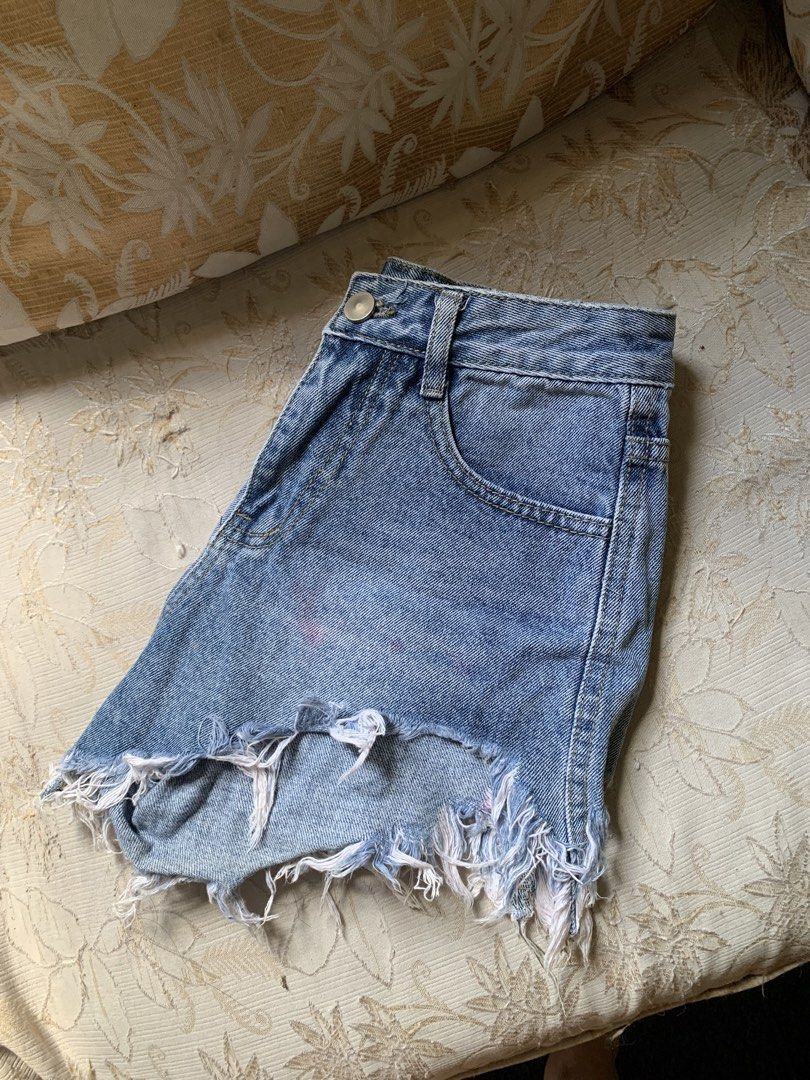 Preloved Short — ₱30 for 2pcs (Category: Shorts) located in Norzagaray. Submitted by prelovedbymarj_ (Listing ID 1463474167, Image 1). Description: Size 26-27.