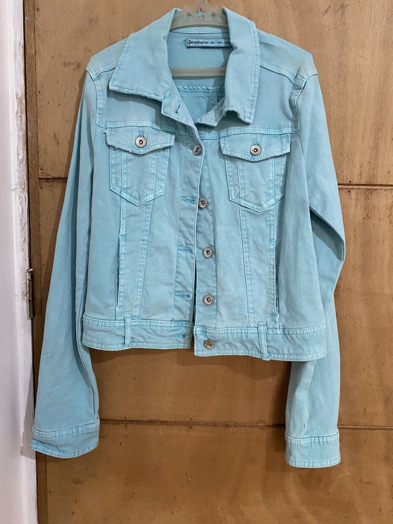 [PRE-LOVED] Stradivarius Light Blue Denim Jacket Size L (Category: Coats, Jackets and Outerwear) located in Manila. Submitted by happy_leysantos (Listing ID 1463343073, Image 1). Description: - Stradivarius light blue denim jacket - Classic trucker style - Button-up front - Chest pockets - Button cuffs on sleeves - Size L - Ideal for layering.