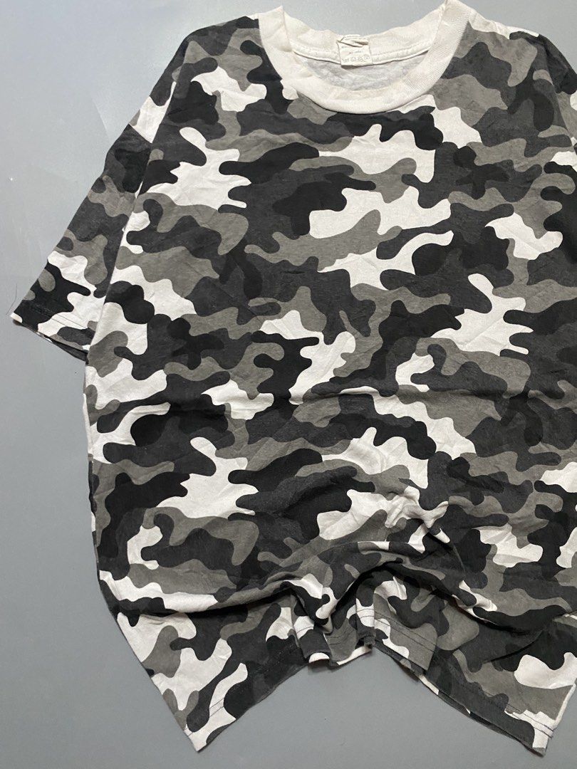 Pro Club Camouflage (Category: Tshirts & Polo Shirts ) located in Silang. Submitted by kenneth_ukays (Listing ID 1463342850, Image 3). Description: - Pro Club Comfort T-shirt - Size: XL - Color: Classic Camouflage (Black, White, Grey) - Material: 100% Cotton - Perfect for casual wear - Offers a comfortable fit.