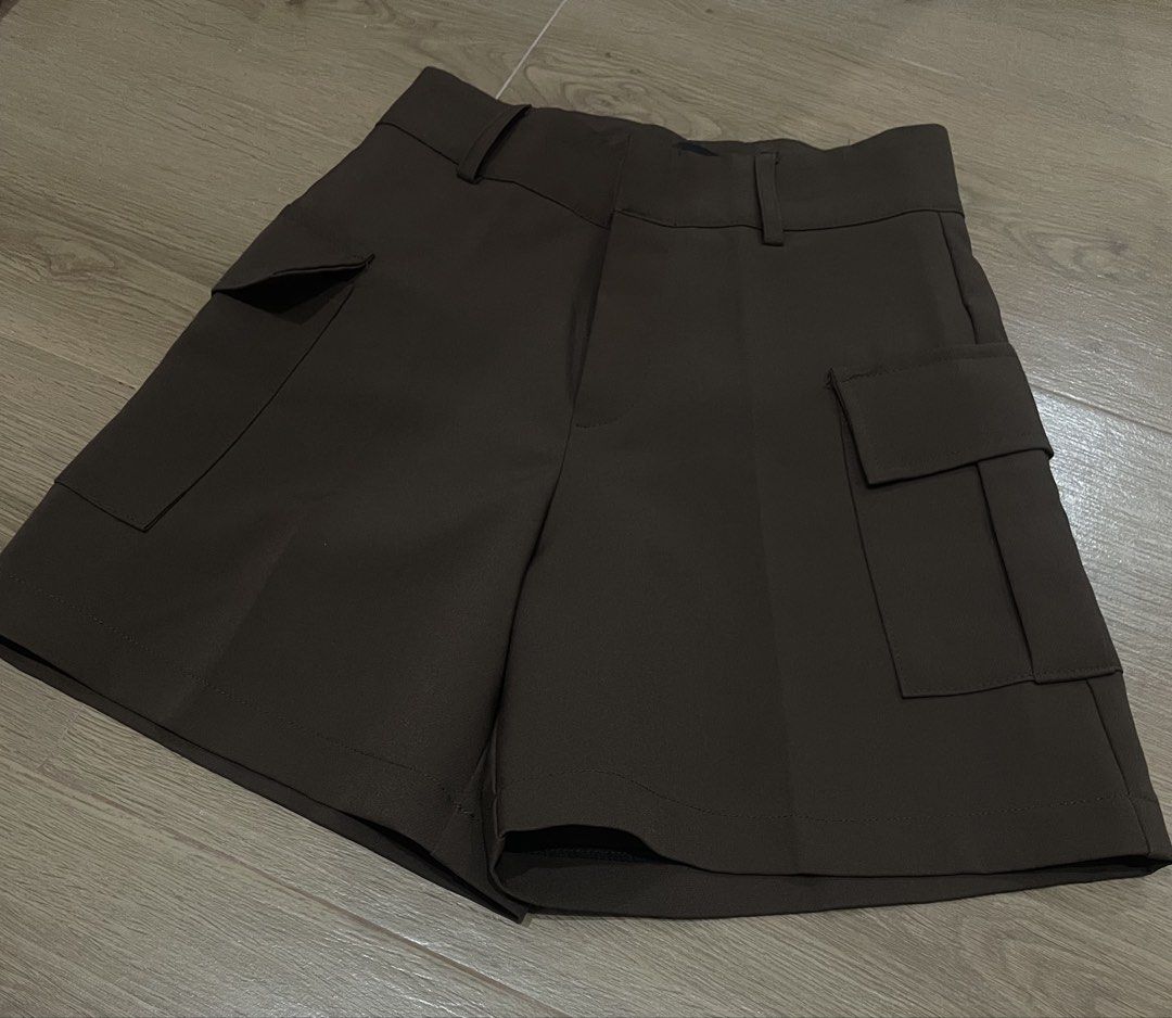 Promthong Cargo Shorts from BKK 💯 (Category: Shorts) located in Bulacan. Submitted by ladyjagged (Listing ID 1463358021, Image 3). Description: Washed but Never been used. Working pockets at both side. Posted photo when worn. Ganda ng material nito mga sis! 🌸 Size: Small (24-26) Color: Dark Brown.