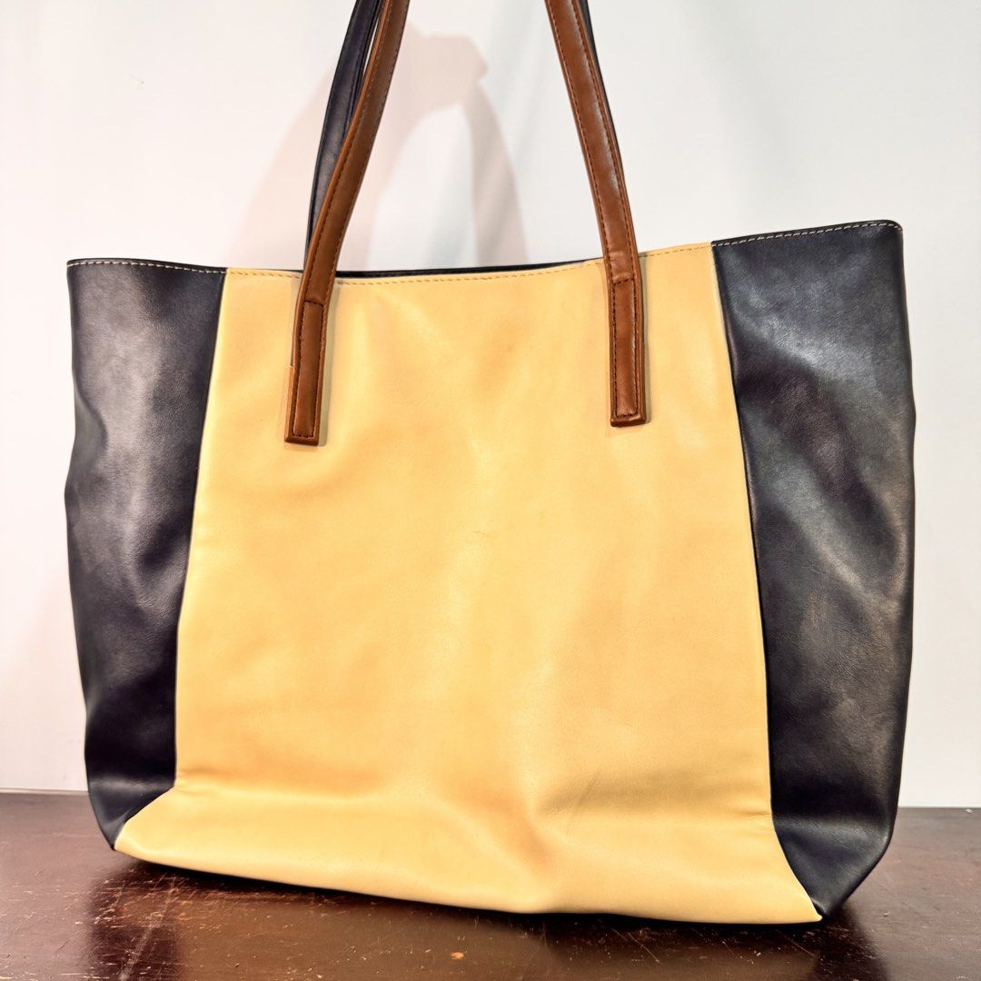 Près de Moi Colorblock Tote Bag (Category: Tote Bags) located in Bulacan. Submitted by orangepixiestixgirl (Listing ID 1463470016, Image 2). Description: ‼️message me on ig, @orangepixiestixgirl for inquiries and transactions‼️ ‼️CAN’T REPLY HERE‼️ Près de Moi Colorblock Tote Bag Dimensions: Height—32cm Width— 42cm Notes: Secondhand bags from Japan surplus. Please manage your expectations, may have signs of use and minor imperfections. Php 250 + 