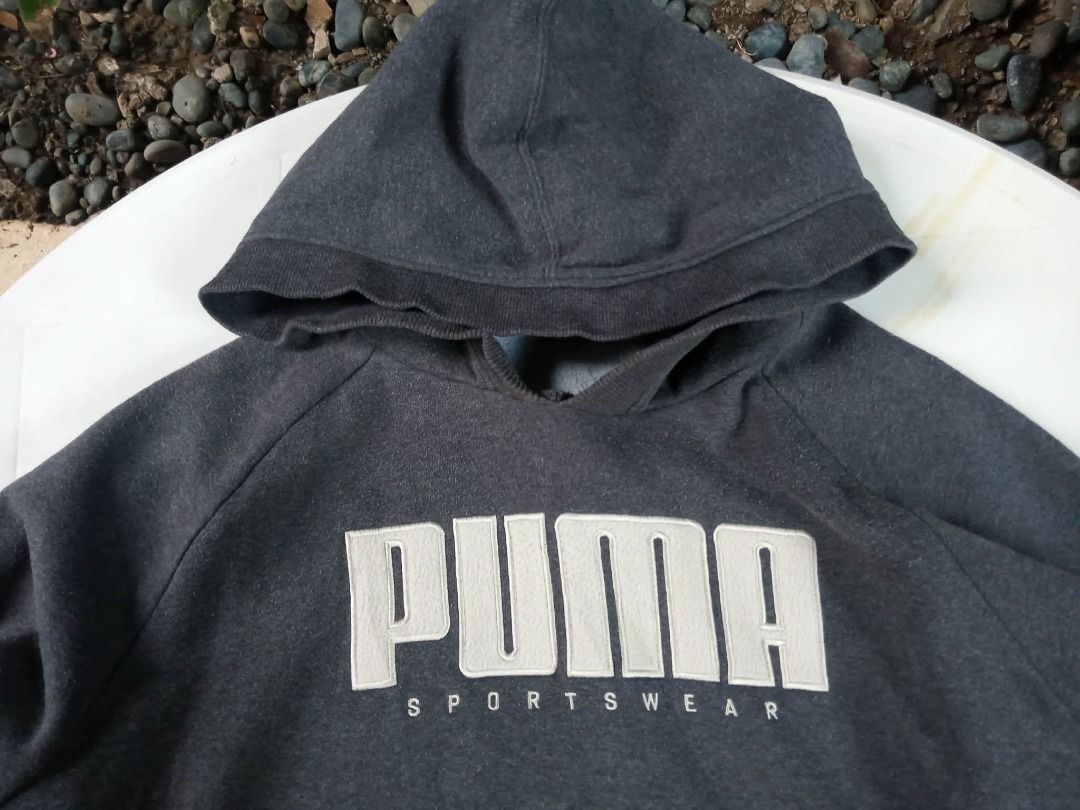 Puma Hodiee (Category: Coats, Jackets and Outerwear) located in Pasig City. Submitted by rjkfindsofficial (Listing ID 1463406463, Image 2). Description: - Grey Puma hoodie - Large PUMA SPORTWEAR logo on the front - Kangaroo pocket - Hood with patterned lining - Size XXL - Dimes L27 x W25 - Ideal for casual wear - No issue - Complete tags.