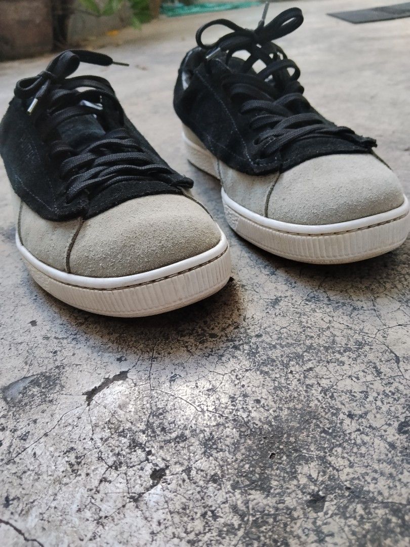 Puma Stampd x Suede (Category: Sneakers) located in Makati City. Submitted by acunamagbenta (Listing ID 1463553551, Image 1). Description: - Authentic Puma Suede Classic sneakers - "Made in Italy" edition - Classic Grey and Black colorway - Perfect for everyday wear - Laces are intact w/ free grey laces - Ready for a new owner .