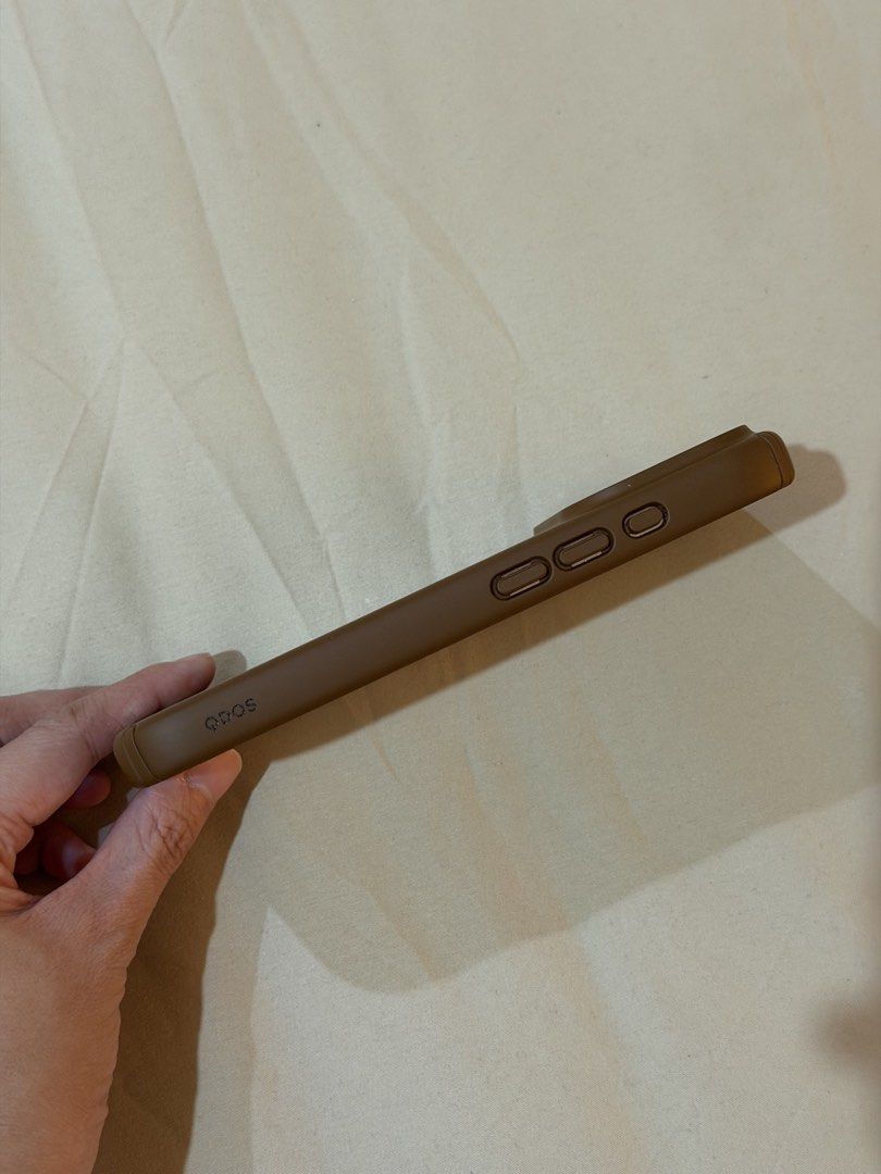 QDos iPhone 17 Pro Magsafe Case (Brown) (Category: Cases & Sleeves) located in Quezon City. Submitted by from.marie (Listing ID 1463363038, Image 2). Description: - OSOS Brown Case for iPhone 14 Pro Max - MagSafe compatible - Provides excellent phone protection - Snug and secure fit.