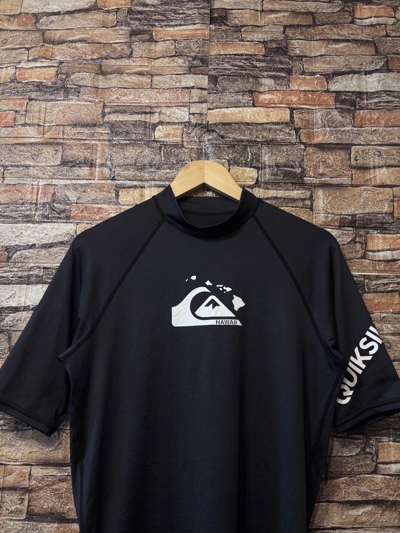 QUICKSILVER BLACK RASHGUARD (Category: Tshirts & Polo Shirts ) located in Davao. Submitted by angelothriftfinds (Listing ID 1463549890, Image 2). Description: excellent condition dimension: 18”W | 28.5” L fit: XS-S size issue: none mine: ₱250.