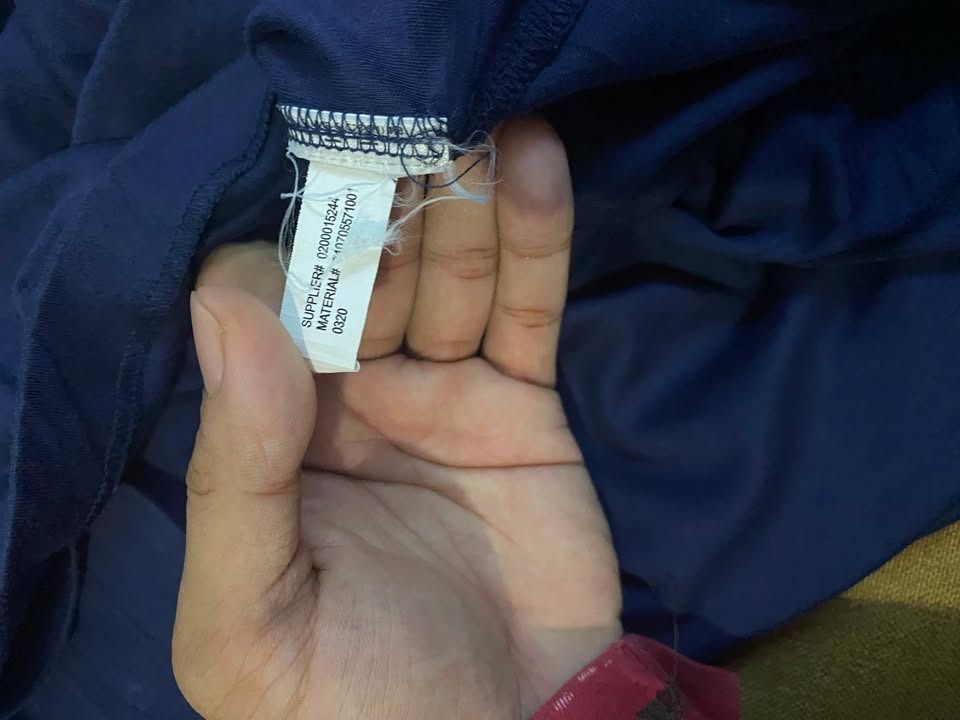 RALPH LAUREN STRETCH MESH GOLD TAG (Category: Formal Shirts) located in Caloocan City. Submitted by lthrifts993 (Listing ID 1463334699, Image 3). Description: 22x29 550 BULACAN LOC ISSUE: MINIMAL NECKLINE STRETCH MESH .