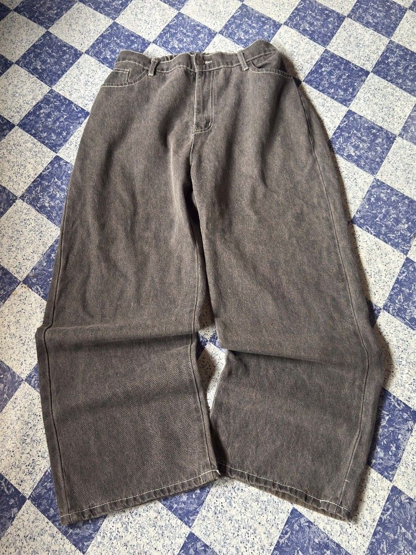 RANDOM BAGGY GRAY PANTS (Category: Jeans) located in Mati. Submitted by franks.collection (Listing ID 1463377046, Image 1). Description: dimes: waist 28-32 ( strechable) lenght : 40 leg open: 10.5.
