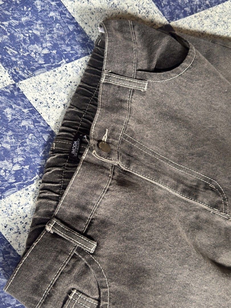 RANDOM BAGGY GRAY PANTS (Category: Jeans) located in Mati. Submitted by franks.collection (Listing ID 1463377046, Image 3). Description: dimes: waist 28-32 ( strechable) lenght : 40 leg open: 10.5.