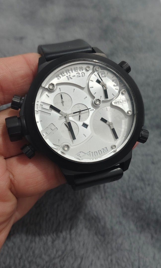 Rare Welder K-29 ( 3 timezone) (Category: Men's Watches) located in Cebu City. Submitted by aceoftime (Listing ID 1463492057, Image 3). Description: In excellent working condition 3 Timezone chrongraph movt with date display Black PVD coated solid stainless steel Original rubber band with double locking clasp Watch only Price a steal! Our Guarantee: 💯 Authentic All watches are checked by our experienced technician to ensure good functionality Pl