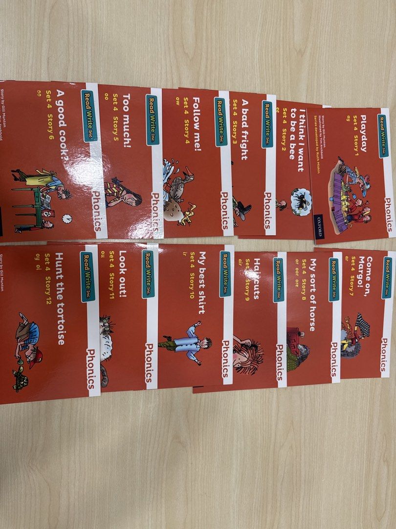 Read Write Inc. Phonics 英文閱讀書 套裝set 4 story1-12 orange （分類：兒童書籍）位於 Hong Kong。 由 royaleagle_024e5b 提交（商品編號 1463366513，圖片 1）。簡介： 呢套係 Read Write Inc. Phonics 嘅英文閱讀書，Set 4 嘅故事書。總共有 12 本，每本都係關於唔同嘅發音同故事。適合小朋友學英文拼音同閱讀。書本保存得幾好，仲有好多生動嘅插圖。。