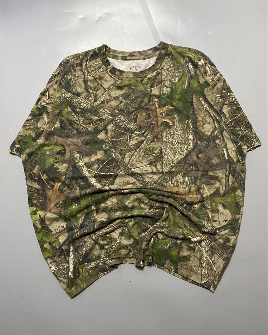 Real Tree Camo T-Shirt - Size L (Category: Tshirts & Polo Shirts ) located in Silang. Submitted by kenneth_ukays (Listing ID 1463342882, Image 1). Description: - Authentic Real Tree camouflage pattern - Comfortable short-sleeve, crew neck design - Ideal for outdoor adventures or casual wear - Durable and breathable material - Tag details visible for reference.