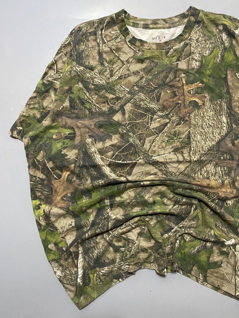 Real Tree Camo T-Shirt - Size L (Category: Tshirts & Polo Shirts ) located in Silang. Submitted by kenneth_ukays (Listing ID 1463342882, Image 3). Description: - Authentic Real Tree camouflage pattern - Comfortable short-sleeve, crew neck design - Ideal for outdoor adventures or casual wear - Durable and breathable material - Tag details visible for reference.