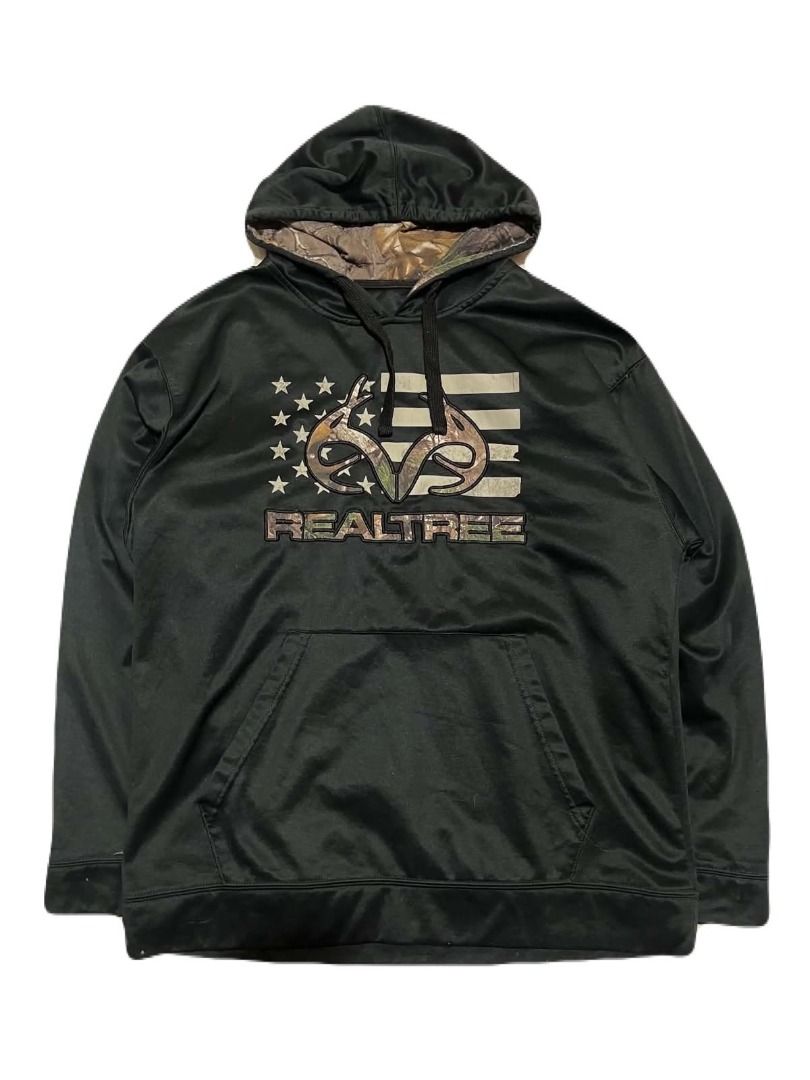 Realtree Jacket (Category: Coats, Jackets and Outerwear) located in Santiago. Submitted by bakithrift (Listing ID 1463461225, Image 1). Description: ..