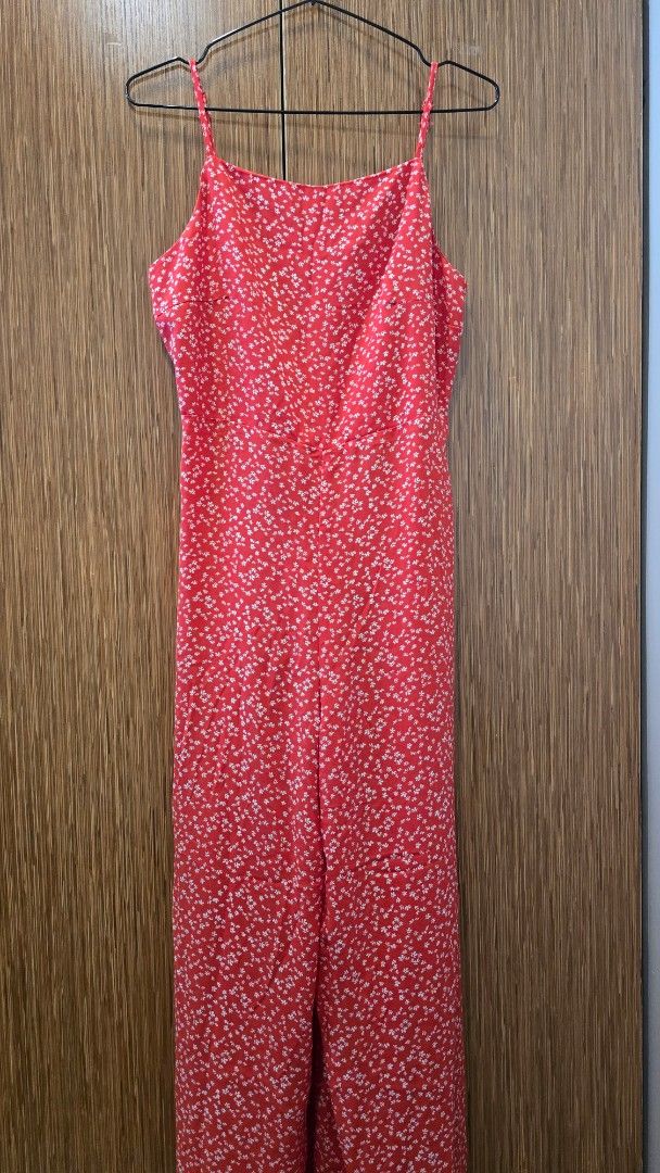 Red Floral Smocked Jumpsuit (Category: Jumpsuits) located in Cebu City. Submitted by kitty_12345_ (Listing ID 1463386449, Image 1). Description: Still negotiable per wag barat - Red jumpsuit with white floral print - Smocked bodice - Thin spaghetti straps - Wide leg style - Ideal for casual wear, picnics, and summer vibes - Comfortable and easy to wear MOP: gcash, mari, maya, gotyme MOD: Lbc Meetup: Parkmall.