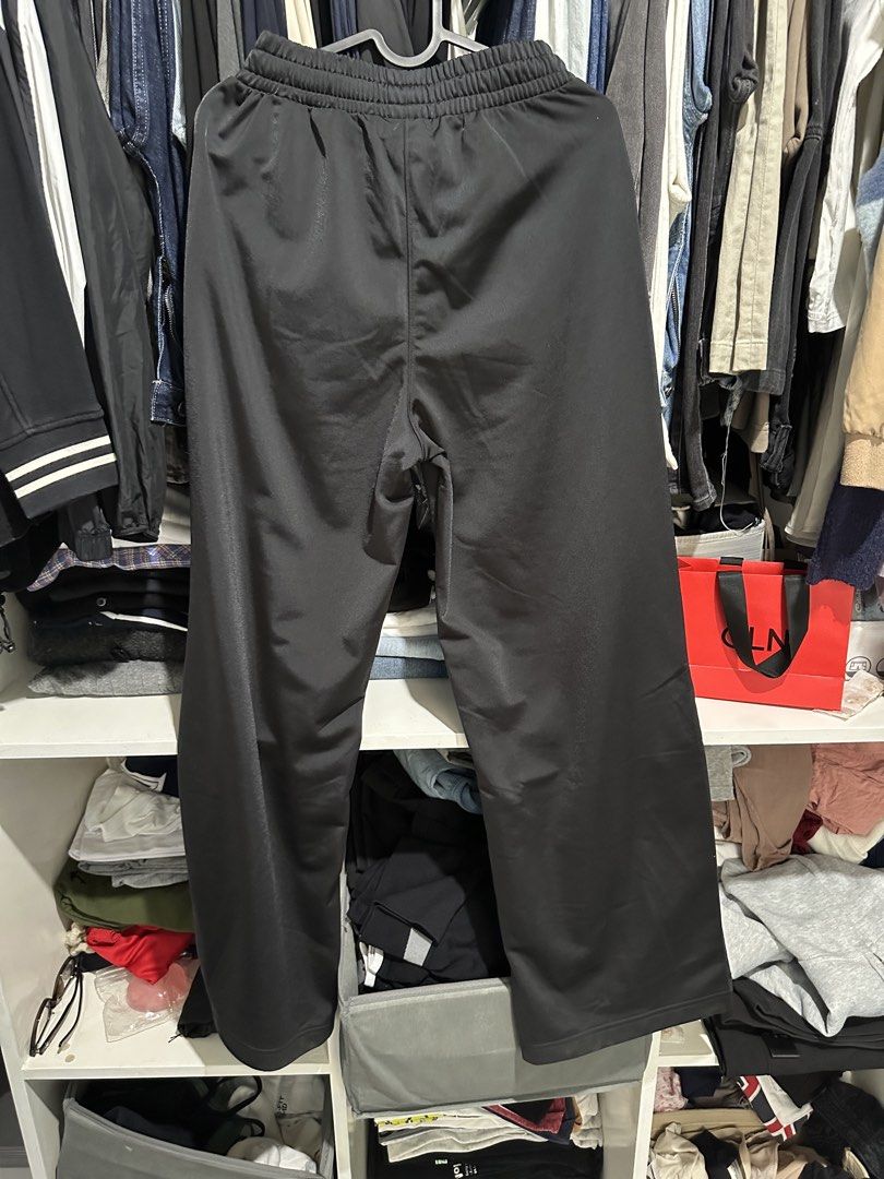 Reebok Black Snap Button Track Pants (Category: Other Bottoms) located in Bulacan. Submitted by chizmiss (Listing ID 1463397170, Image 3). Description: worn two times rfs: decluterring.