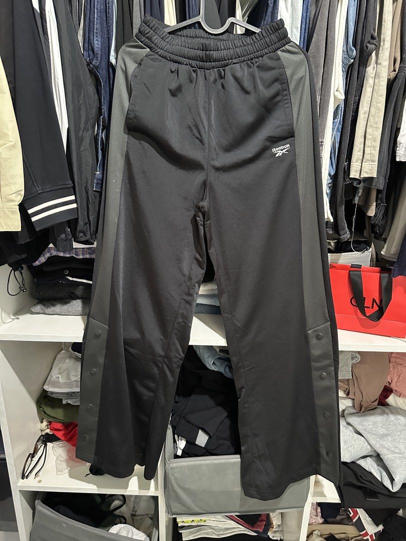 Reebok Black Snap Button Track Pants (Category: Other Bottoms) located in Bulacan. Submitted by chizmiss (Listing ID 1463397170, Image 1). Description: worn two times rfs: decluterring.
