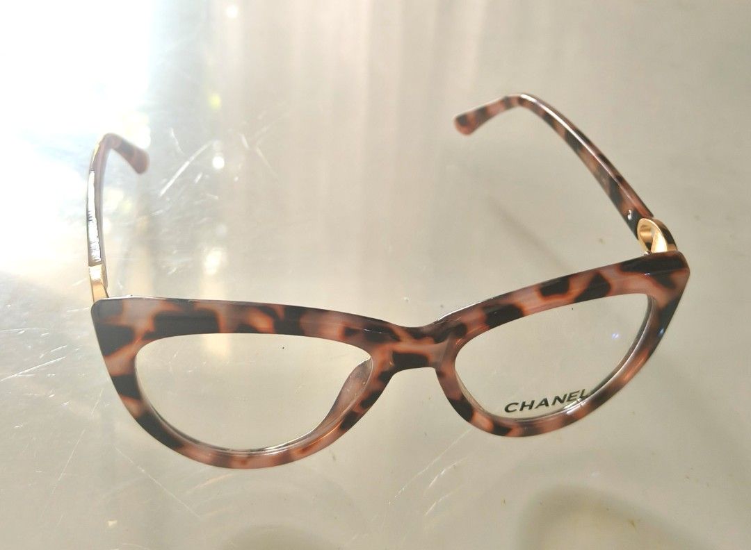Replaceable Lens (Category: Activewear) located in Cainta. Submitted by mitchiemochi (Listing ID 1463339851, Image 1). Description: .