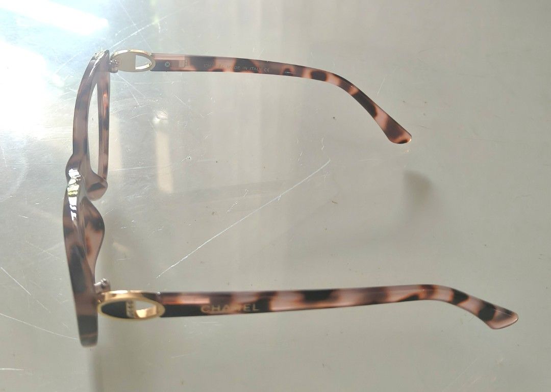 Replaceable Lens (Category: Activewear) located in Cainta. Submitted by mitchiemochi (Listing ID 1463339851, Image 3). Description: .