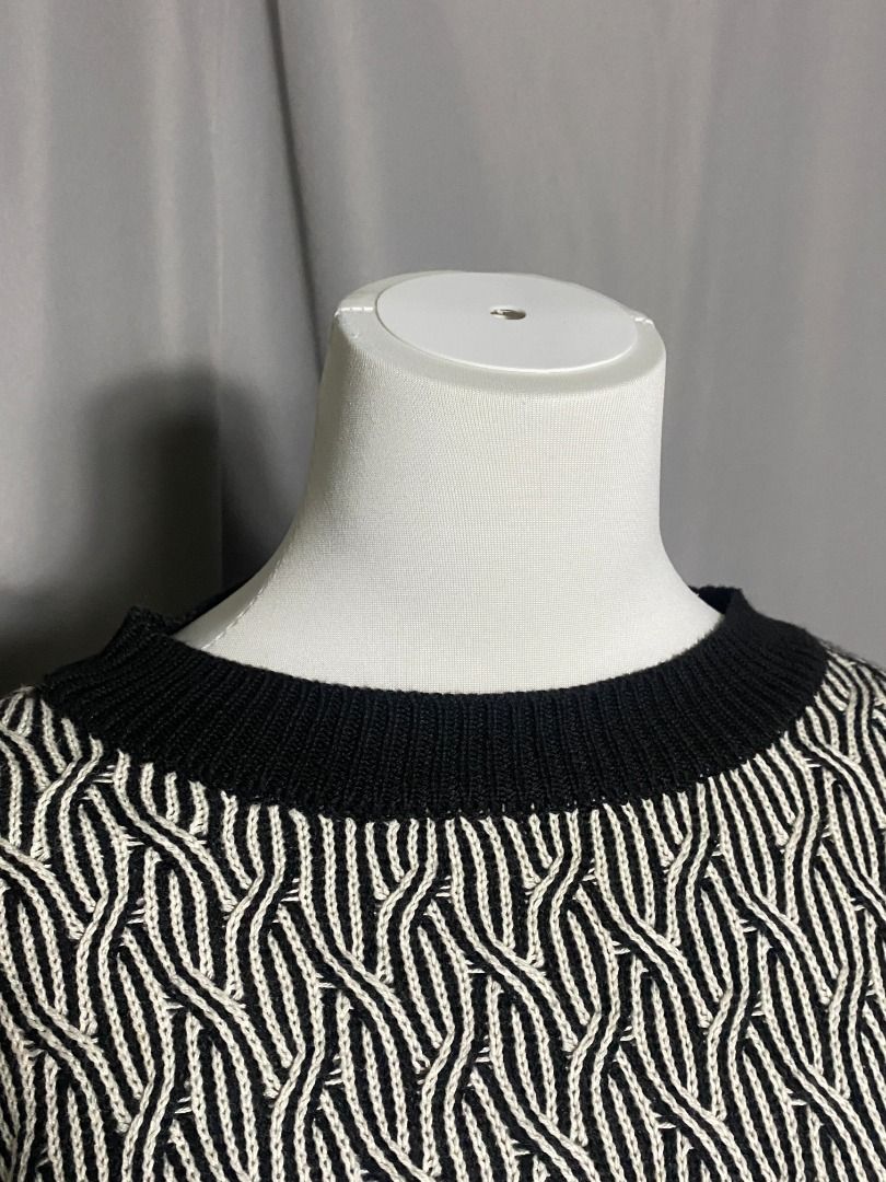 Retro Girl black sleeve-volume patterned knit pullover (Category: Longsleeves) located in Las Pinas. Submitted by ipickyou (Listing ID 1463476923, Image 3). Description: Unwashed 𝗠𝗲𝗮𝘀𝘂𝗿𝗲𝗺𝗲𝗻𝘁𝘀 𝘄𝗵𝗲𝗻 𝗹𝗮𝗶𝗱 𝗳𝗹𝗮𝘁: -Size M -Armpit to armpit: 22 1/2” -Length: 18” .