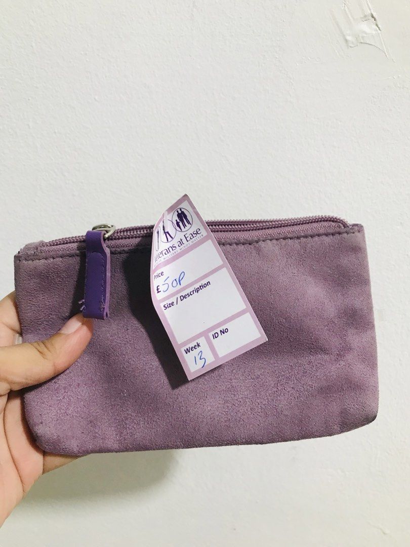 REVLON POUCH (Category: Purses & Pouches) located in Gamu. Submitted by 2022bagsbunny (Listing ID 1463382749, Image 2). Description: .