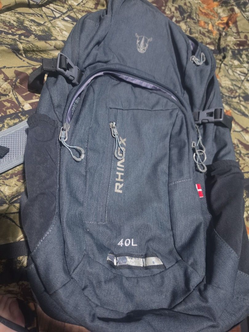 Rhinox 40L Mountaineering Bag (Category: Backpacks) located in Quezon City. Submitted by aldenpv (Listing ID 1463388959, Image 1). Description: Rhinox 40L Mountaineering Bag Issue: Worn out reflectorized designs (See photo 2 and 3) No issue with zippers No torn parts or holes Can be used as carry on even when fully loaded RFS: Decluttering and upgrading.