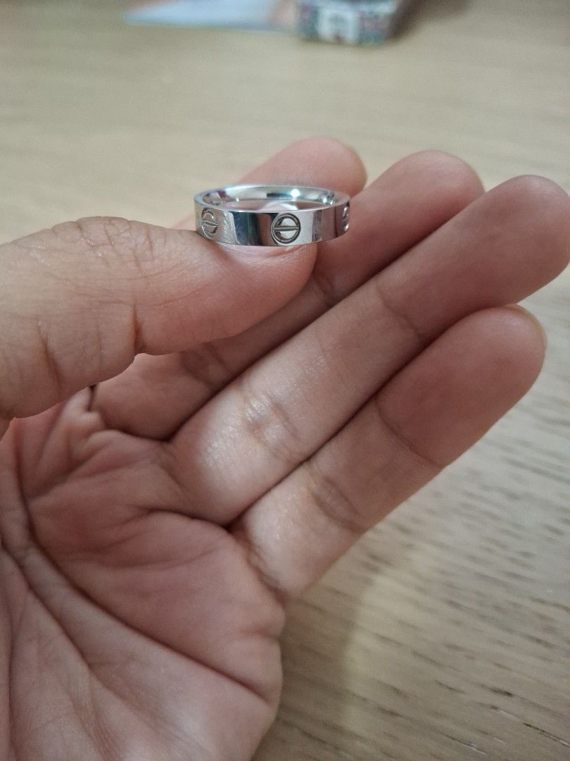 Ring (Category: Rings) located in Singapore. Submitted by gummiebearr (Listing ID 1463333013, Image 3). Description: size 6.