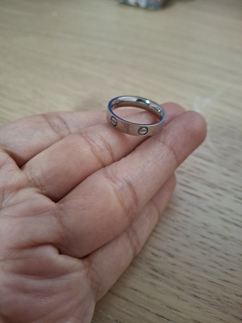 Ring (Category: Rings) located in Singapore. Submitted by gummiebearr (Listing ID 1463333013, Image 5). Description: size 6.