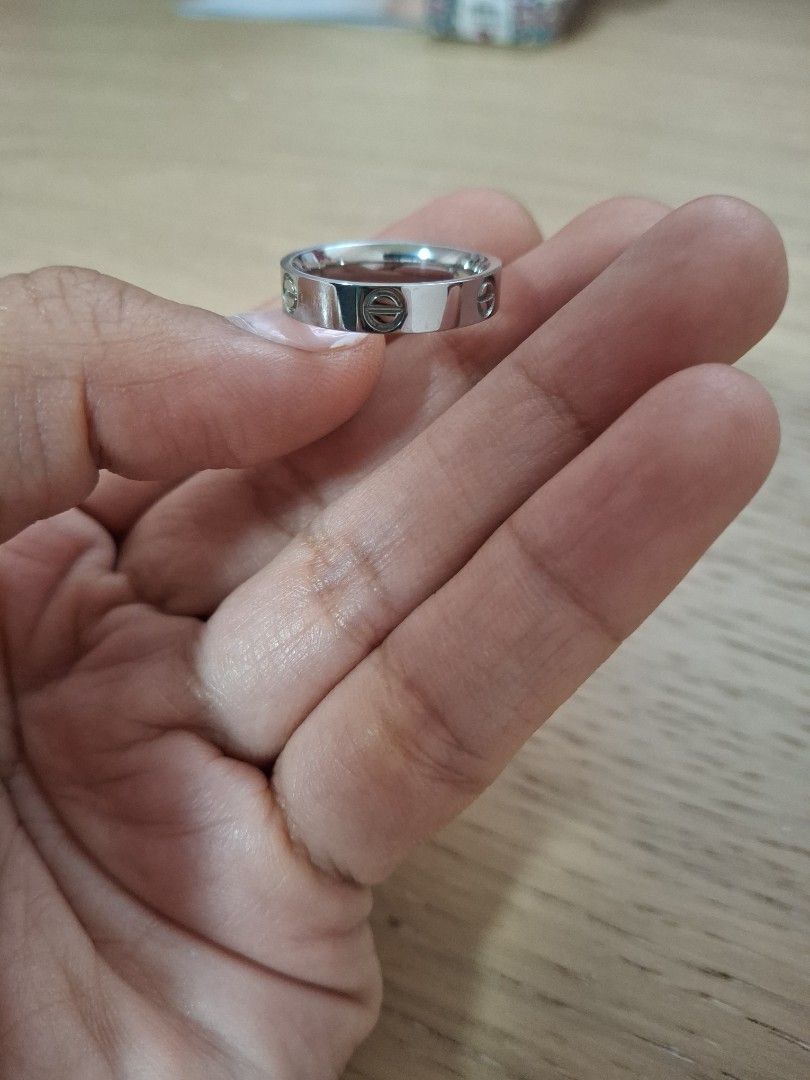 Ring (Category: Rings) located in Singapore. Submitted by gummiebearr (Listing ID 1463333013, Image 4). Description: size 6.
