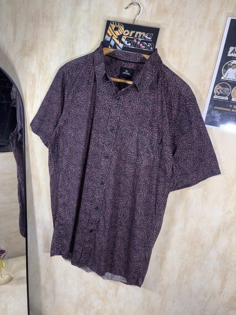 RIPCURL MENS SHORT SLEEVE BUTTONDOWN (Category: Tshirts & Polo Shirts ) located in Cabuyao City. Submitted by pormanation-thrift-store (Listing ID 1463471736, Image 3). Description: RIPCURL MENS SHORT SLEEVE BUTTONDOWN Condition: LIKE NEW Color rate: 10/10 (PWEDE SA MASELAN) Size: LARGE Dimes: 23”Wx29.5”-30.5”L Issue: NONE‼️ Price: 1200.
